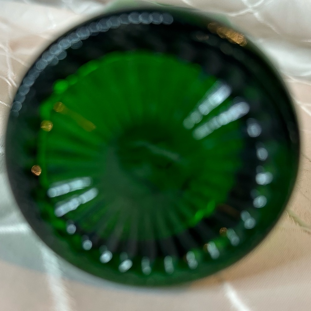 Vintage Green Starburst Glass Vase, 9” tall - Picture 3 of 4